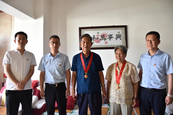 【慶祝建黨百年】延農集團隆重舉行“光榮在黨50年”紀念章頒發(fā)暨看望慰問(wèn)困難老黨員活動(dòng)