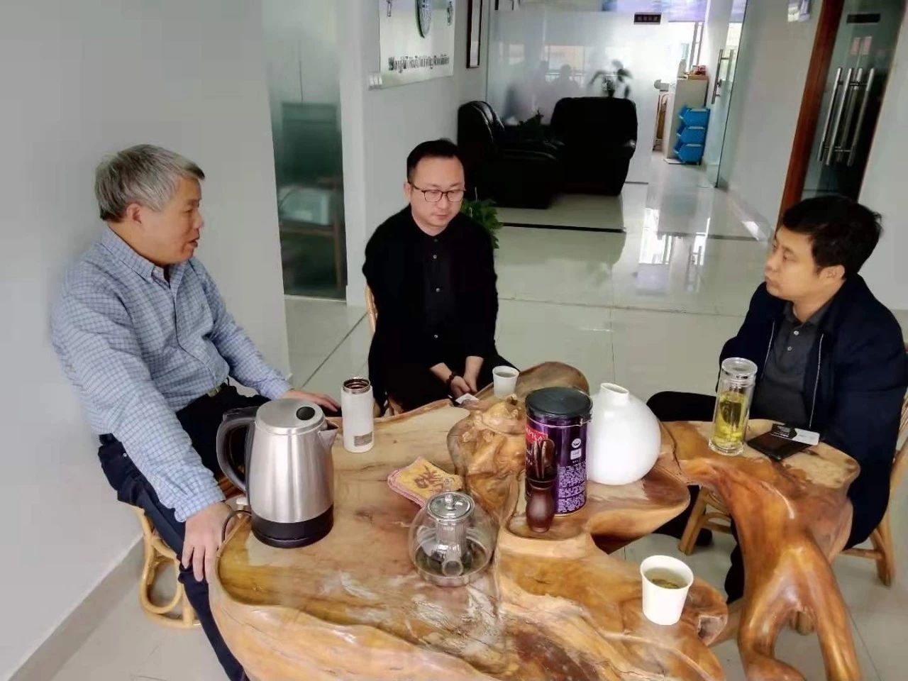 延安農業(yè)投資建設有限公司董事長(cháng)一行，到訪(fǎng)上海果品行業(yè)協(xié)會(huì )、上海中科智谷人工智能工業(yè)研究院