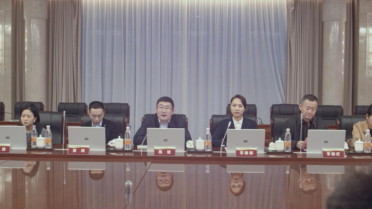 延農集團舉行凸凸蘋(píng)果基地考察暨簽約儀式